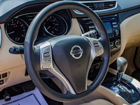 Used 2016 Nissan Rogue S AWD/4WD image 21
