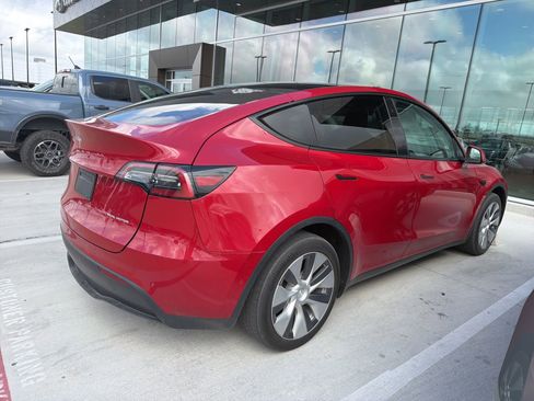 Used 2021 Tesla Model Y Long Range image 4