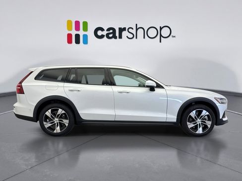 Used 2025 Volvo V60 B5 Cross Country Plus AWD/4WD image 6