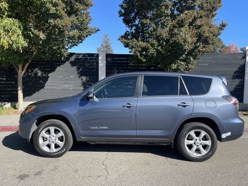 Used 2012 Toyota RAV4 EV image 1