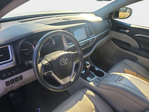 Used 2016 Toyota Highlander Limited Platinum image 7