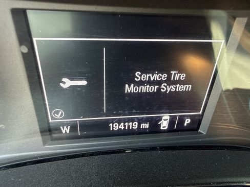 Used 2017 Chevrolet Cruze LS FWD image 15