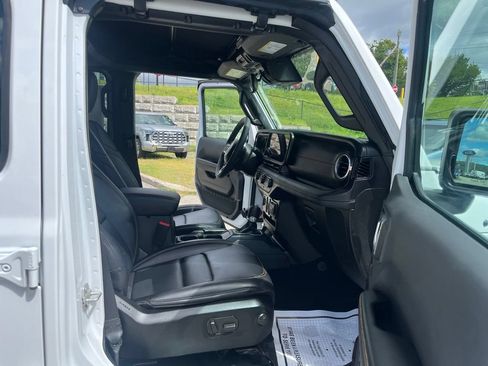Used 2024 Jeep Wrangler Unlimited Sahara AWD/4WD image 10