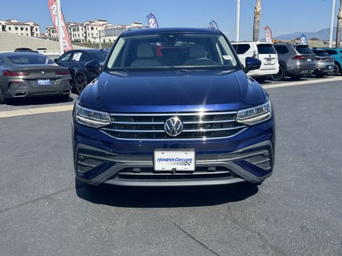 Certified 2023 Volkswagen Tiguan SE w/ Panoramic Sunroof Package FWD image 5