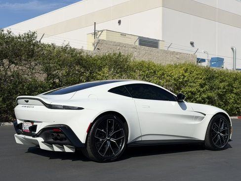 Used 2022 Aston Martin V8 Vantage Coupe RWD image 9