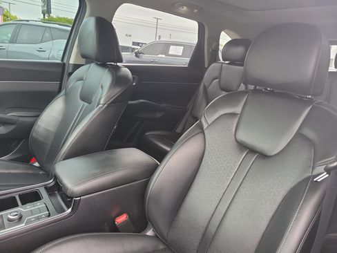 Used 2023 Kia Sorento S w/ Panoramic Sunroof Package FWD image 16