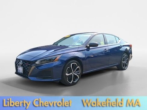 Used 2023 Nissan Altima 2.5 SR AWD/4WD image 3