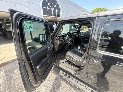 Used 2019 Jeep Wrangler Unlimited Sport S AWD/4WD image 22