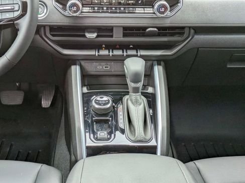 Used 2026 Chevrolet Colorado Trail Boss AWD/4WD image 19