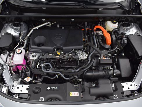 Used 2025 Toyota RAV4 LE image 9