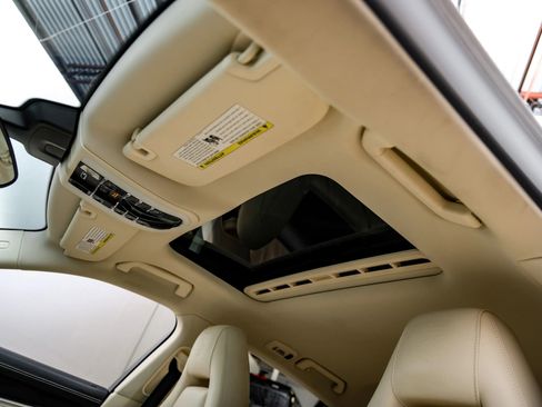 Used 2016 Porsche Panamera image 34