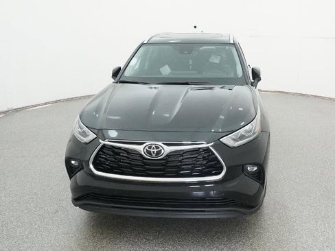 New 2026 Toyota Highlander Limited image 2