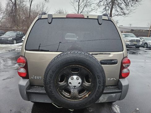 Used 2005 Jeep Liberty Sport image 8