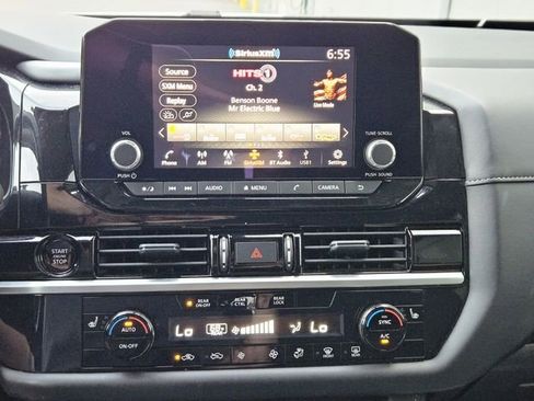 Used 2025 Nissan Pathfinder SV FWD image 23