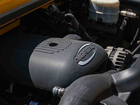 Used 2004 HUMMER H2 w/ Chrome Appearance Package image 49