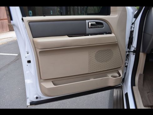 Used 2013 Ford Expedition EL XLT image 18