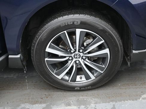 Certified 2024 Toyota Venza LE image 38