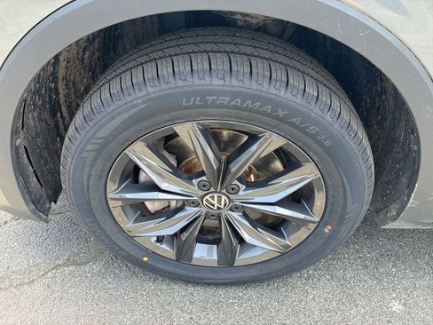 Used 2024 Volkswagen Tiguan SE AWD/4WD image 12