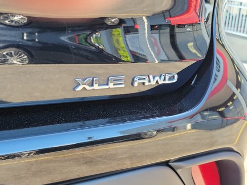 Used 2023 Toyota Highlander XLE AWD/4WD image 7