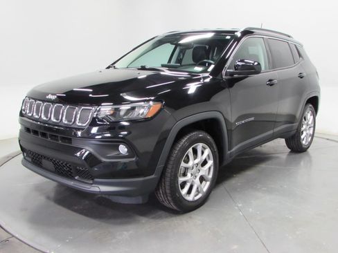 Used 2022 Jeep Compass Latitude AWD/4WD image 3