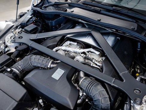 Used 2023 Aston Martin V8 Vantage Coupe RWD image 23