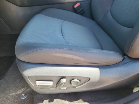Used 2025 Toyota RAV4 XLE AWD/4WD image 9