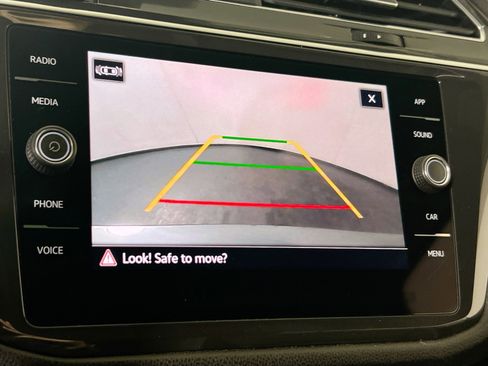 Used 2022 Volkswagen Tiguan SE image 13