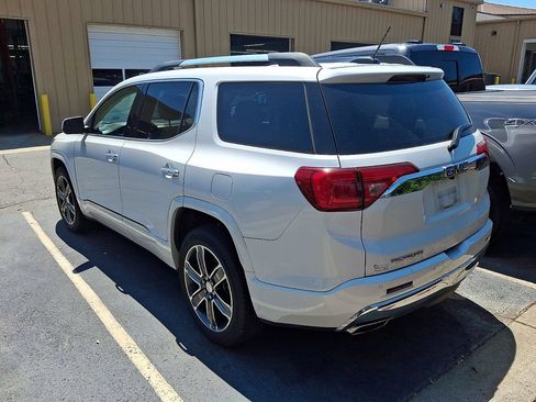 Used 2018 GMC Acadia Denali w/ Technology Package FWD image 5