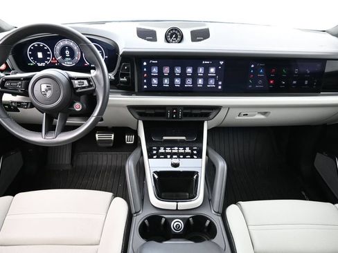 Certified 2025 Porsche Cayenne Turbo AWD/4WD image 6
