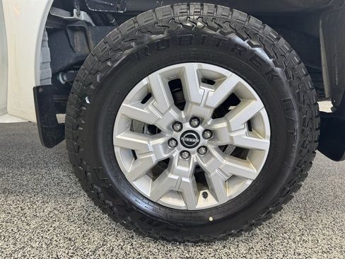 Used 2022 Nissan Frontier SV AWD/4WD image 24