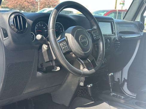 Used 2015 Jeep Wrangler Unlimited Sahara AWD/4WD image 19