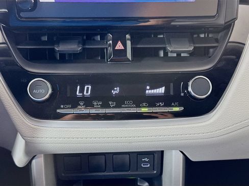 Used 2025 Toyota Corolla Cross LE FWD image 15