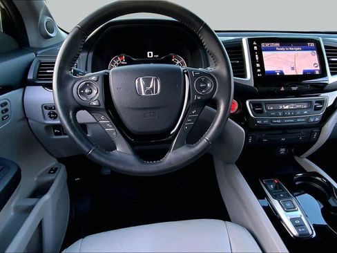 Used 2018 Honda Pilot Touring image 6