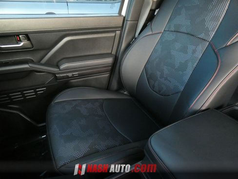 Used 2025 Toyota Tacoma TRD Sport AWD/4WD image 59