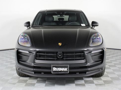 Certified 2025 Porsche Macan image 10