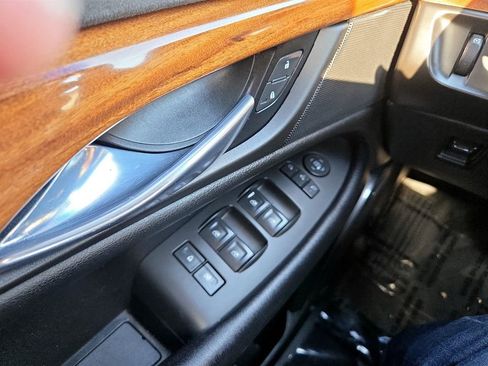 Used 2015 Cadillac Escalade Premium image 20