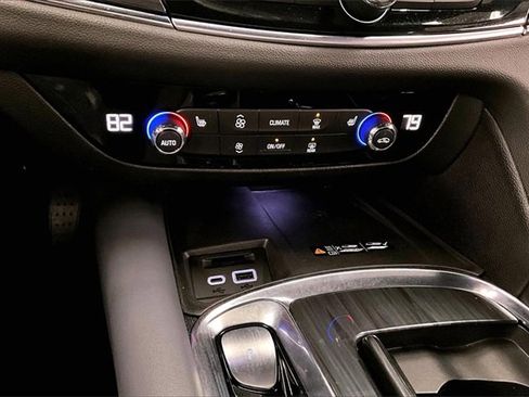 Used 2023 Buick Enclave Essence image 26