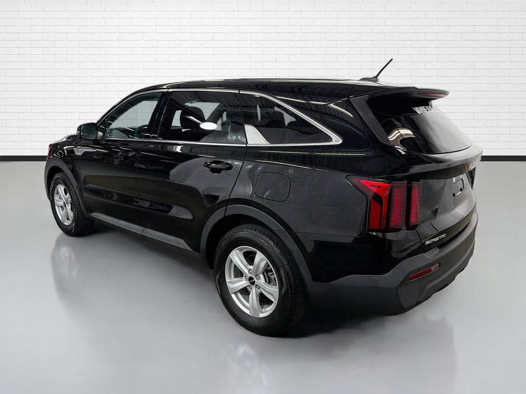 Used 2023 Kia Sorento LX FWD image 7