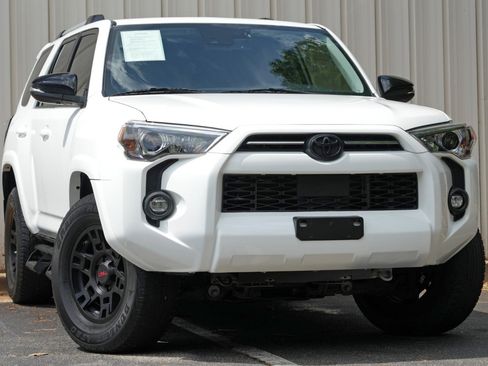 Used 2021 Toyota 4Runner SR5 Premium w/ Moonroof Package AWD/4WD image 2
