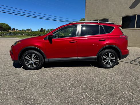 Used 2017 Toyota RAV4 XLE w/ Plus Special Value Package AWD/4WD image 5