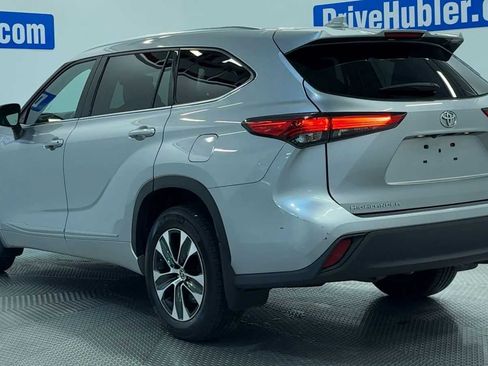 Used 2021 Toyota Highlander XLE AWD/4WD image 6