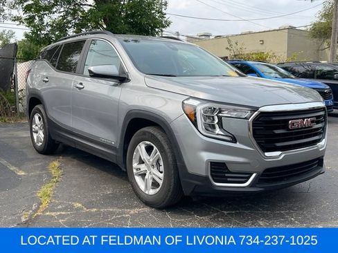 Used 2023 GMC Terrain SLE w/ Driver Convenience Package FWD image 4