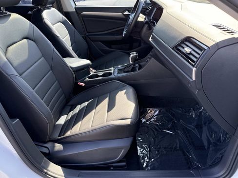 Used 2024 Volkswagen Jetta SE w/ Panoramic Sunroof Package image 20