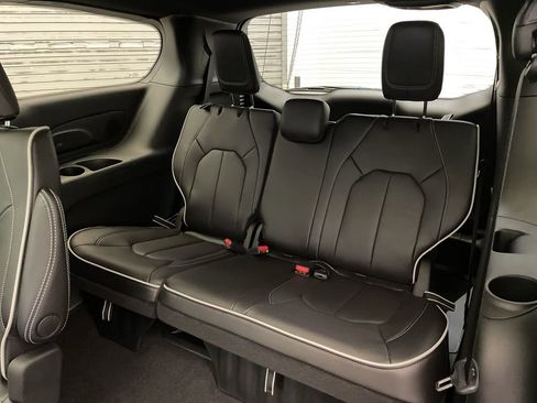 New 2026 Chrysler Pacifica Limited w/ S Appearance Package image 17