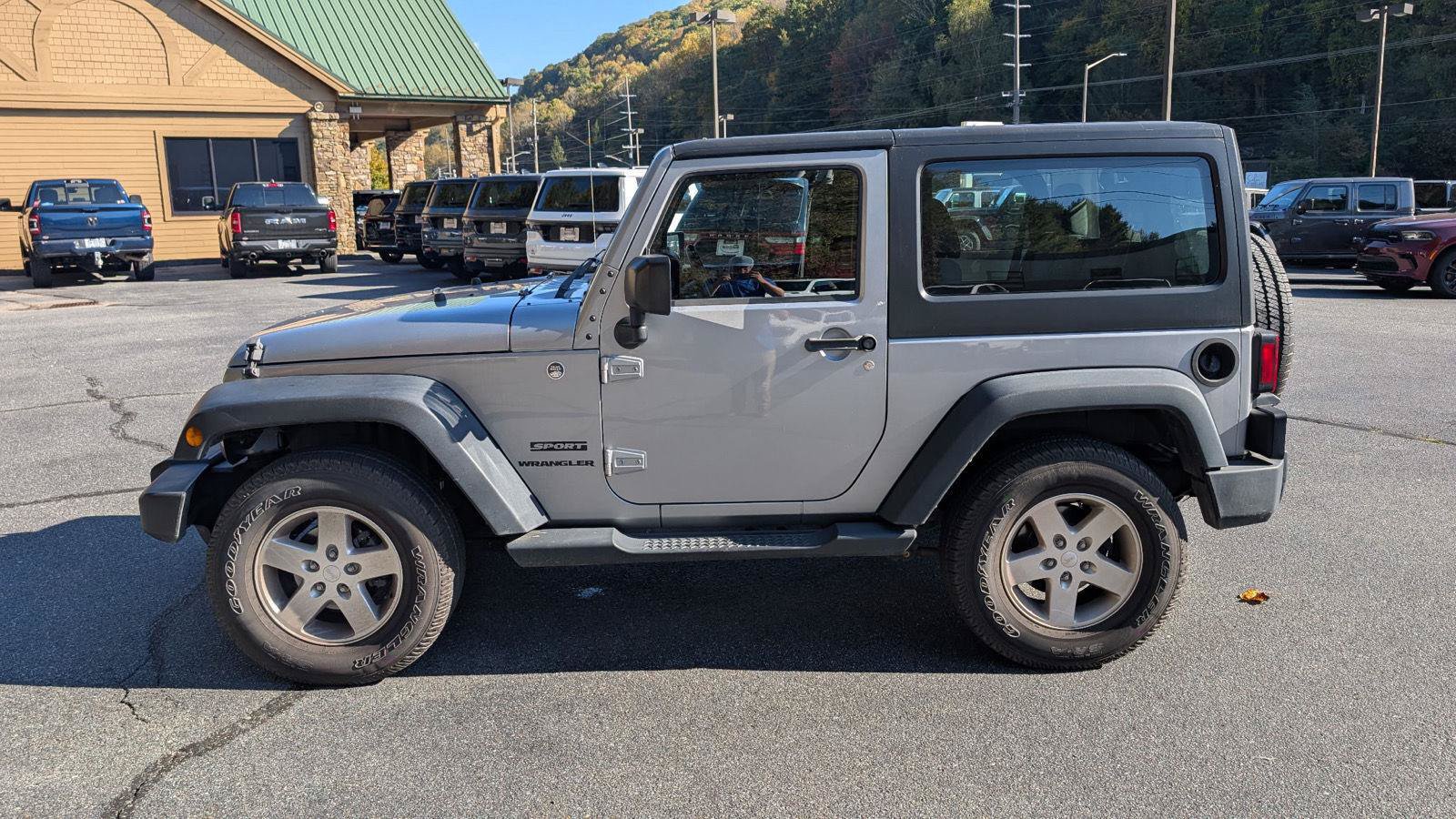 Used 2015 Jeep Wrangler Sport w/ Quick Order Package 24S AWD/4WD image 4