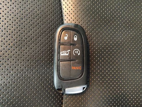 Used 2019 Jeep Cherokee Limited AWD/4WD image 32