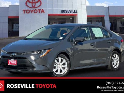 Used 2023 Toyota Corolla LE image 1