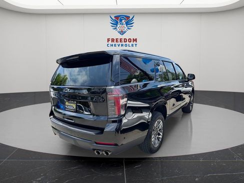 Used 2025 Chevrolet Suburban Z71 AWD/4WD image 6