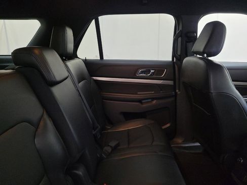 Used 2018 Ford Explorer XLT w/ Equipment Group 202A AWD/4WD image 19