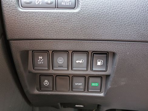 Used 2018 Nissan Rogue SL w/ Premium Package image 23